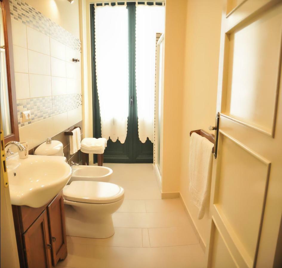 B&B Al Diecisette Catania Exterior photo